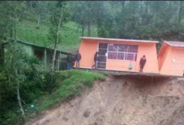 Más de 80 escuelas en la Sierra Negra, dañadas por intensas lluvias 
