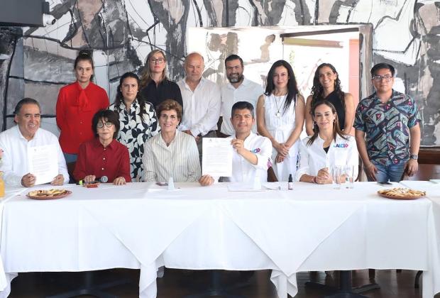 Firma Lalo Rivera compromiso por el río Atoyac