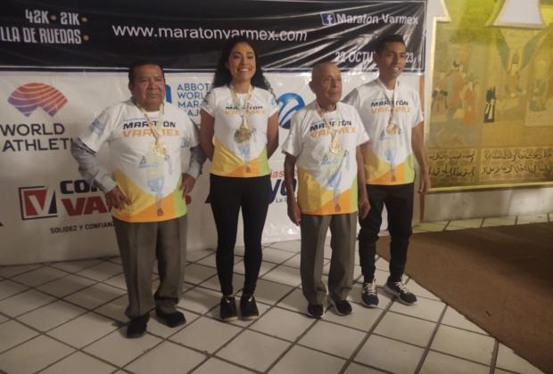 Presentan playera y medalla del Maratón VarMex 2023 en Tehuacán 