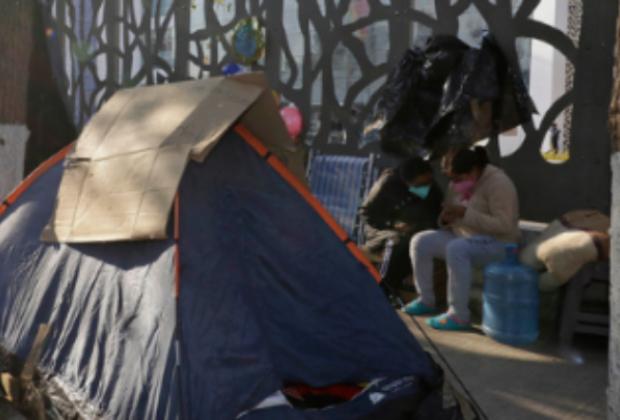 Pese a albergues, familiares en HNP siguen instalándose en la calle 