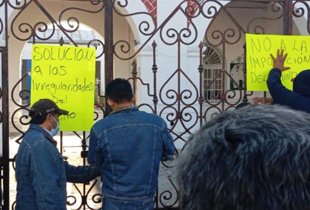 Vecinos toman presidencia auxiliar de San Felipe Hueyotlipan