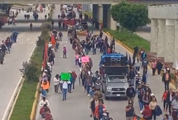 Protesta de la 28 de Octubre provoca bloqueo y fuerte tránsito en la Vía Atlixcáyotl