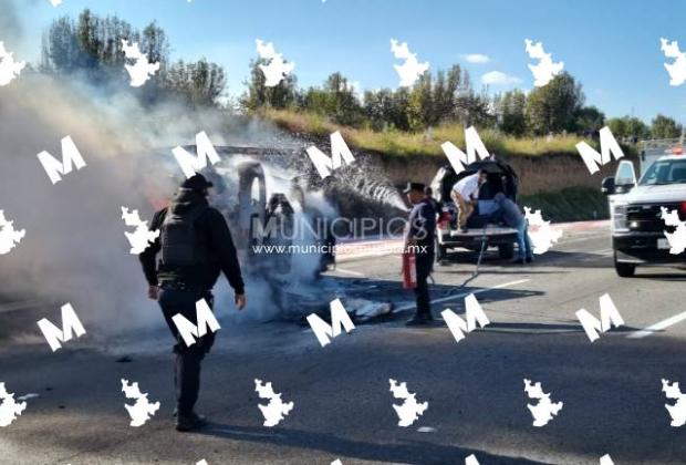 Se incendia tráiler en la autopista México-Puebla a la altura de Tlahuapan