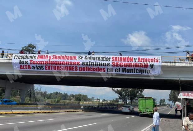 En protesta por la inseguridad, colocan lonas sobre la México-Puebla