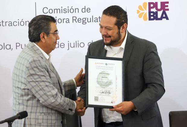 Puebla reduce a la mitad el tiempo para instalar una empresa: Céspedes