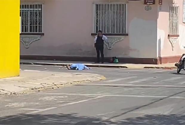 VIDEO Embisten y matan a motociclista en la colonia El Carmen en Puebla