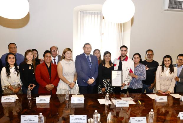 Puebla, tierra de campeones: Armenta reconoce a Gibrán Zea, esgrimista olímpico