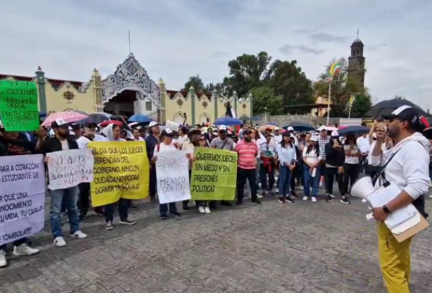 Continúan protestas contra reforma judicial en Puebla, ahora en Casa Aguayo