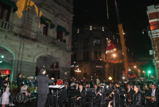 Disfrutaron poblanos del performance ¡Ay Llorona! en el zócalo