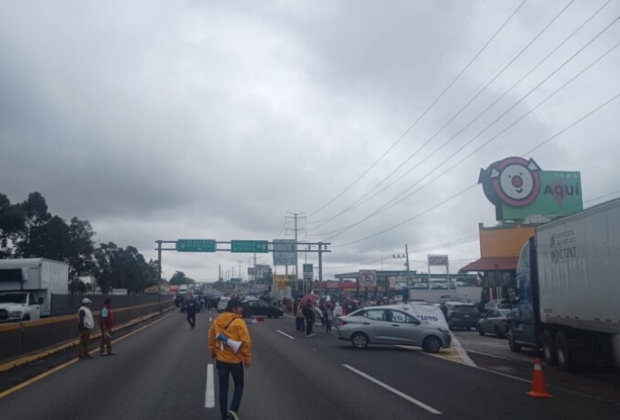 Caos Vial: Trabajadores del Poder Judicial bloquean la México-Puebla