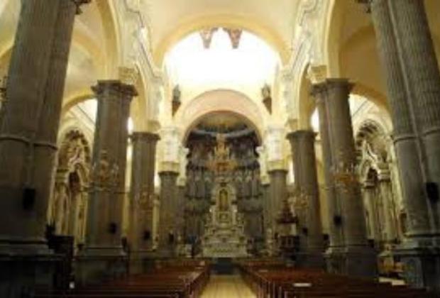 Individuo ingresa desnudo al templo de La Compañía en el Centro Histórico