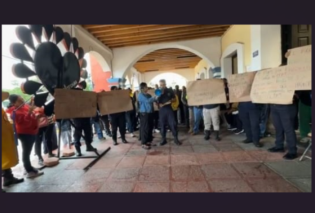 Trabajadores del Ayuntamiento cierran el centro de Izúcar