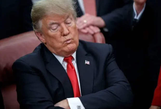 Trump busca prohibir la entrada a EU de ciudadanos de 43 países