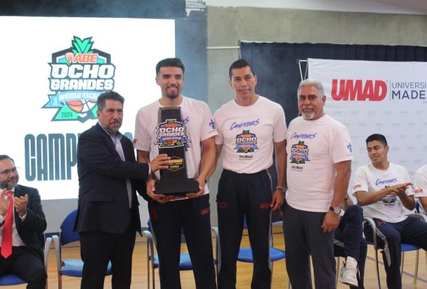 Tigres Blancos entrega trofeo de campeón nacional de la Liga ABE