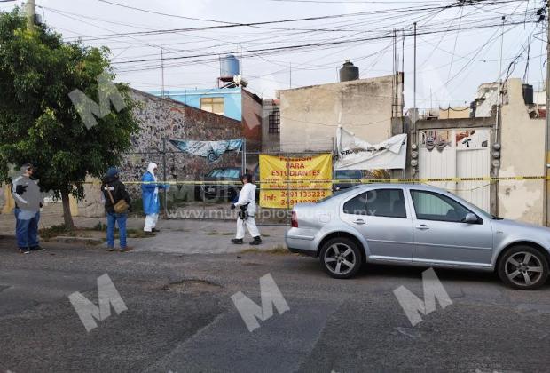 VIDEO Sujetos irrumpen en vecindad de la Azcárate y asesinan a un hombre
