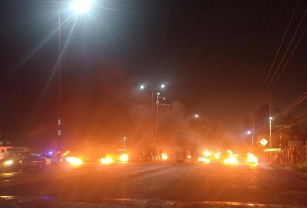 Bloquean la federal México-Puebla en protesta por Complejo de Seguridad