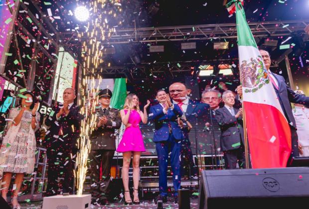 Alejandro Armenta asiste al primer Grito de Independencia en Times Square