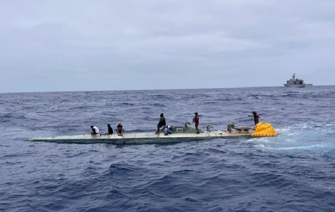 Cinco sujetos caen en BC con 3.5 toneladas de coca en submarino