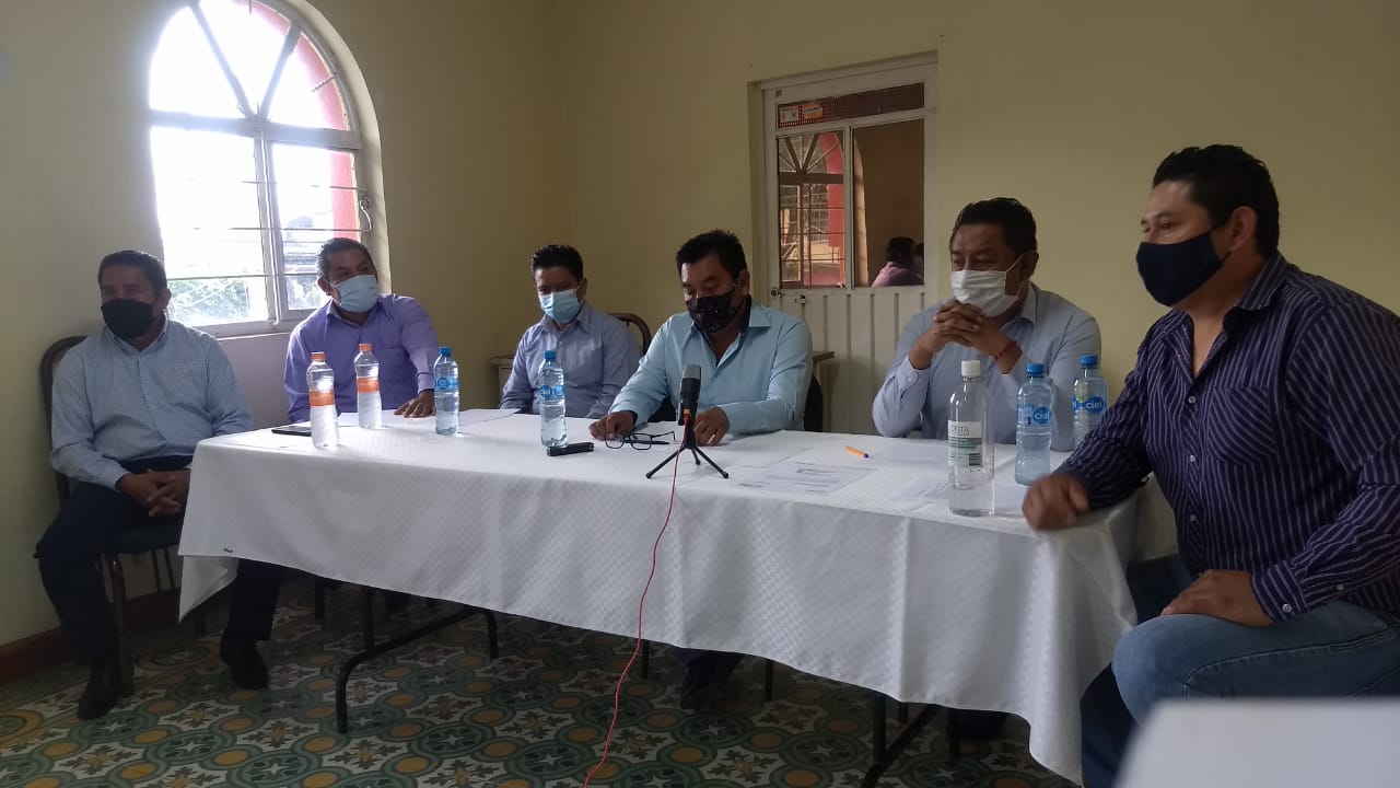 Ediles auxiliares llaman a conformar bloque contra Norma Layón en Texmelucan