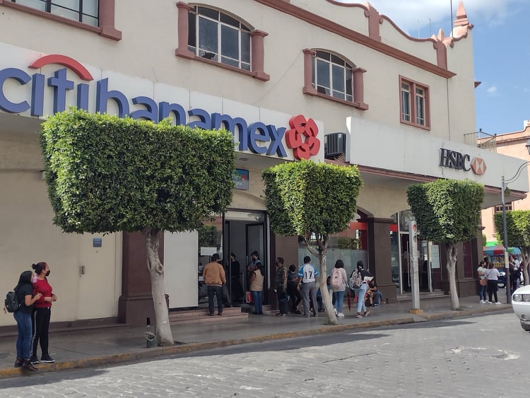 Acusan colusión entre empleados de banco y asaltantes en Tehuacán