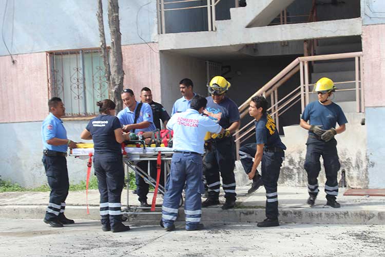 Menor intenta suicidarse arrojándose de edificio en Tetitzintla