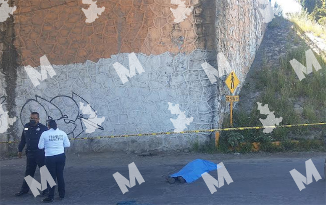 Joven salta de puente en Texmelucan y muere al instante