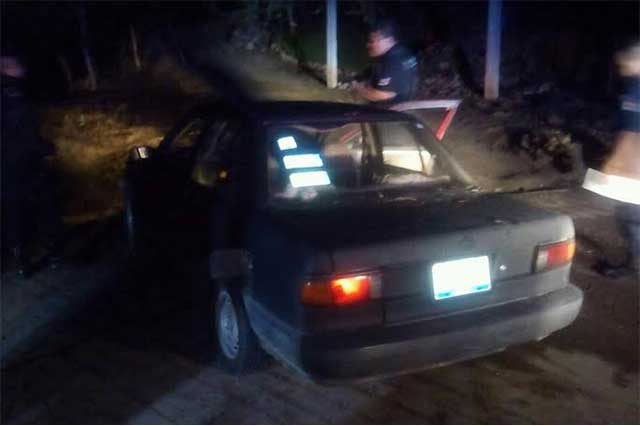 Arrestan a 2 sujetos en Izúcar por robo de automóvil