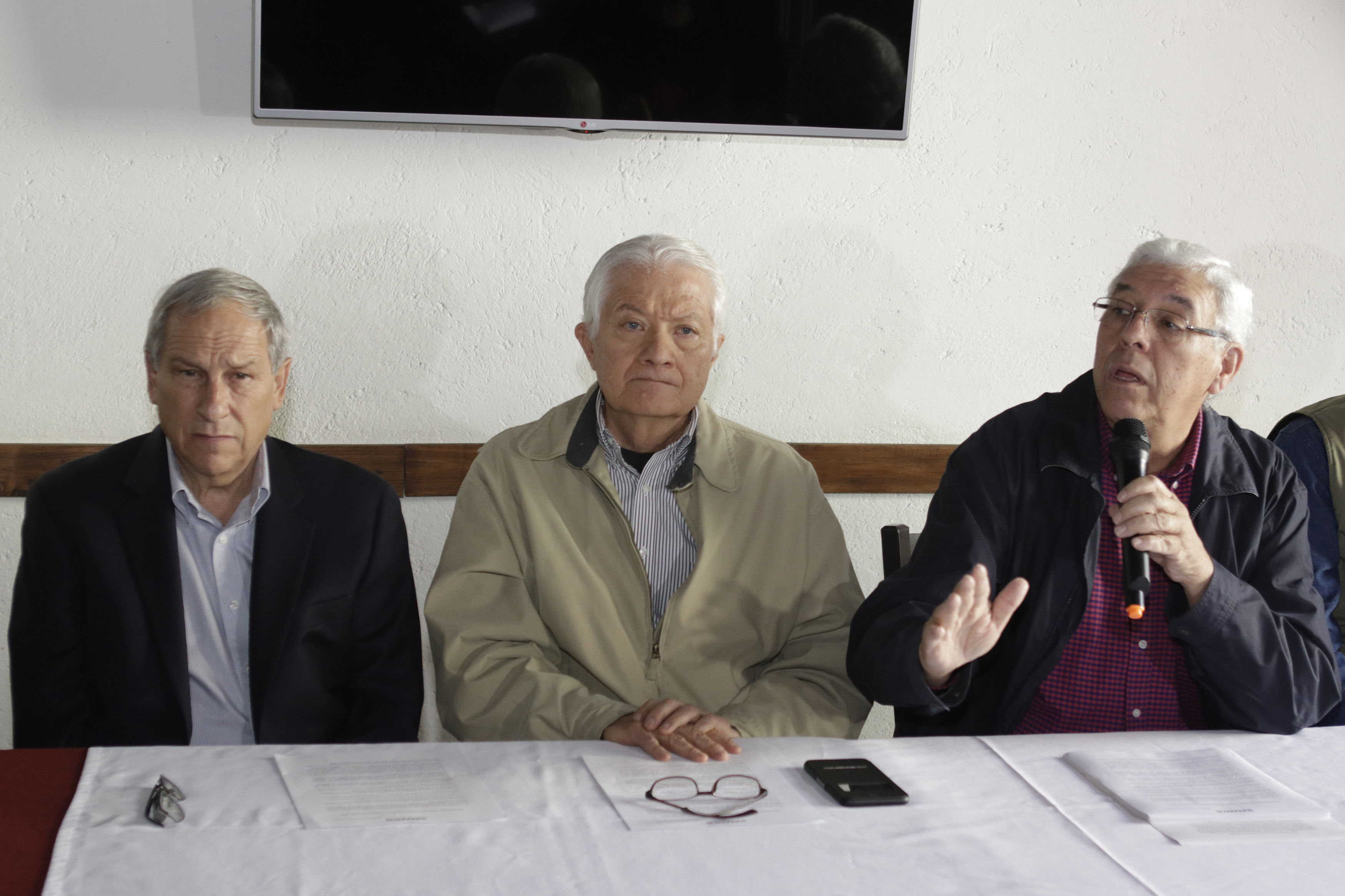 Proponen a Hinojosa y Cárdenas para gubernatura interina