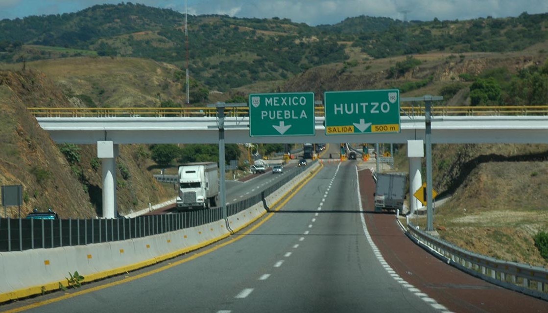 Roban 19 millones en mercancía a un tráiler de Liverpoool en la Cuacnopalan - Oaxaca