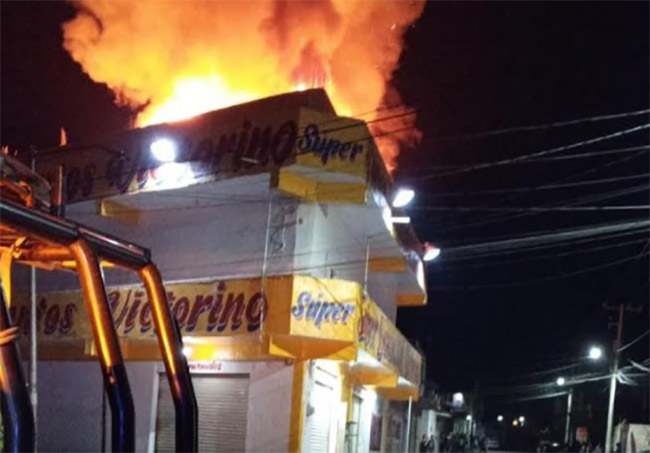 Se incendia súper en Tehuacán 