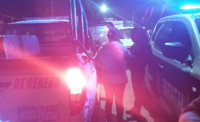 Director de seguridad de Nopalucan amenaza a su esposa con arma