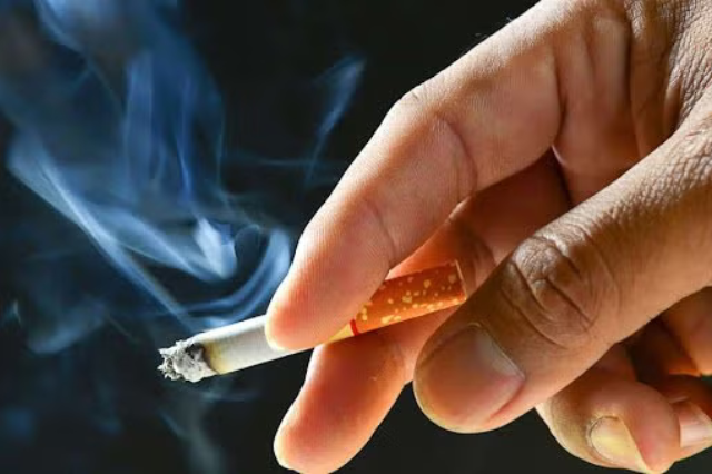 Nuevo estudio liga el consumo de tabaco con mayor riesgo de demencia