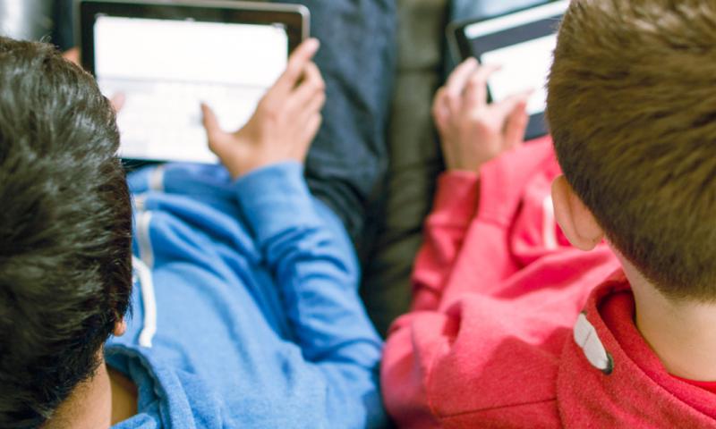 Adicción a los móviles y videojuegos se enraizó en jóvenes por la pandemia  