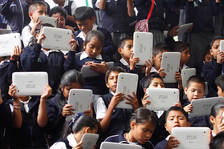 Robadas o en remate terminan tabletas regaladas a estudiantes de primaria
