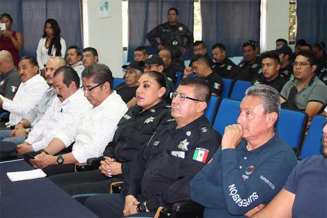 Realizan primer taller para policías municipales de la región de Acatlán