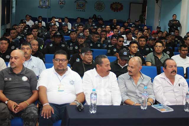 Realizan primer taller para policías municipales de la región de Acatlán