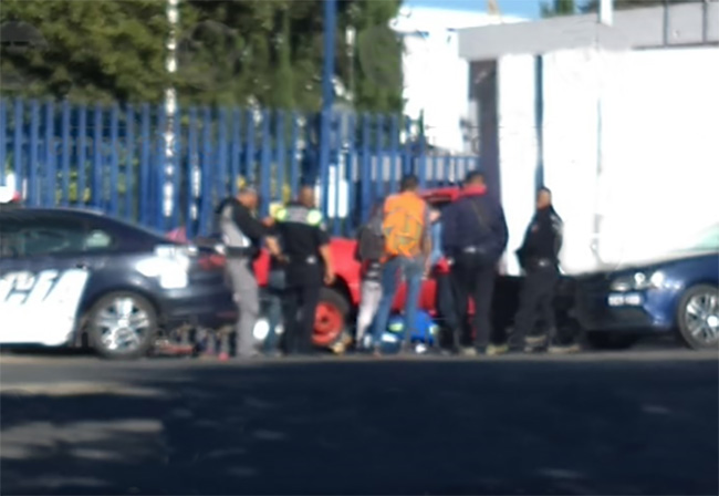 Camioneta embiste puesto de tamales rumbo a la Resurrección en Puebla