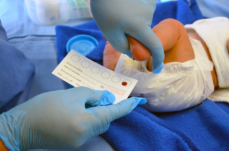 Cofece indaga acuerdos ilegales en pruebas médicas para recién nacidos