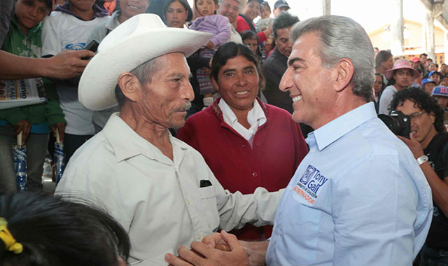Dignificar la carretera Zautla-Ixtacamaxtitlán promete Antonio Gali