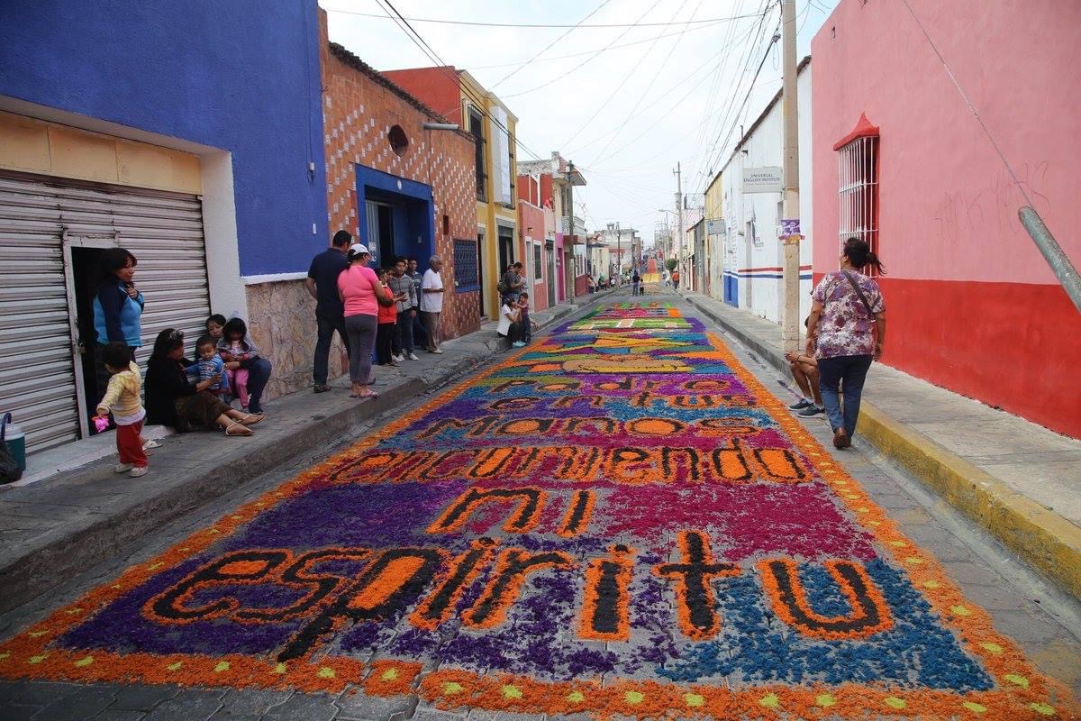 A pesar de la cancelación de procesiones, en Atlixco la venta del aserrín se mantiene