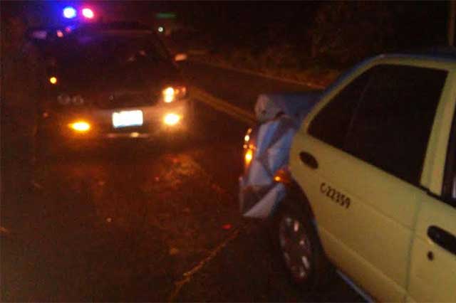Deja 2 heridos choque entre auto y taxi en Chignautla