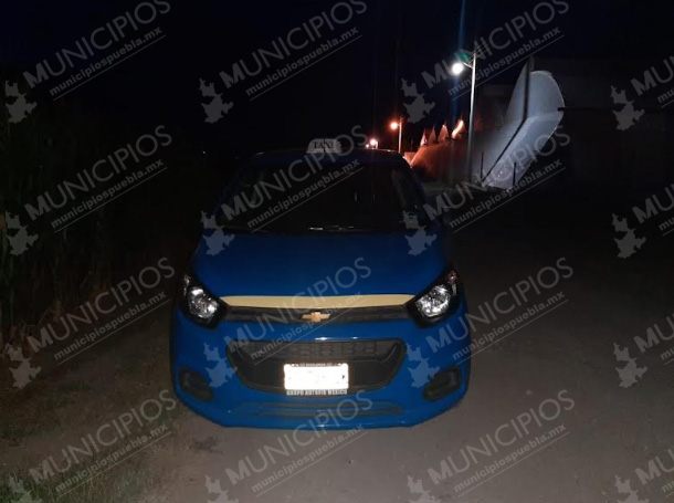 Roban taxi en Tecamachalco y genera movilización