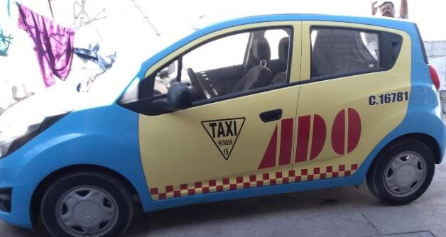 A mano armada se roban un taxi en Tecamachalco