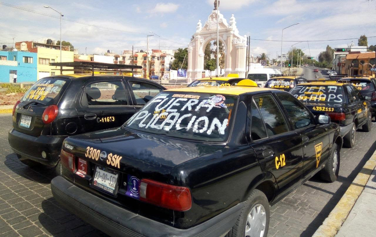 Consejo Taxista exige la salida de UBER de Puebla
