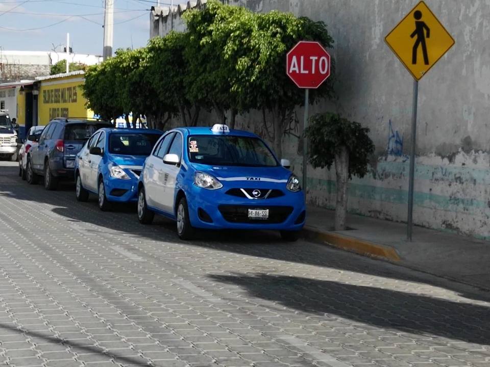 Ahora usan a niños y mujeres para robar taxis en Tehuacán