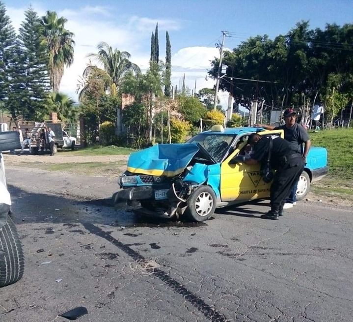 Un muerto deja aparatoso choque en la carretera Chiautla-Huehuetlán