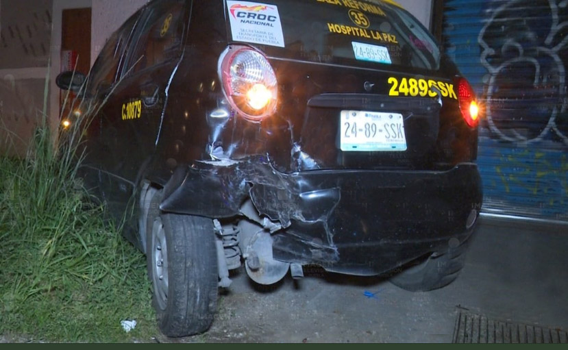 De película: mujer se avienta para no ser atropellada en Puebla