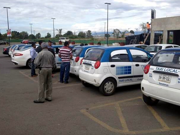 Taxistas de Cuautlancingo acusan invasión de unidades pirata