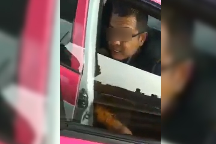 VIDEO Detienen a taxista que tenía sexo en pleno periférico