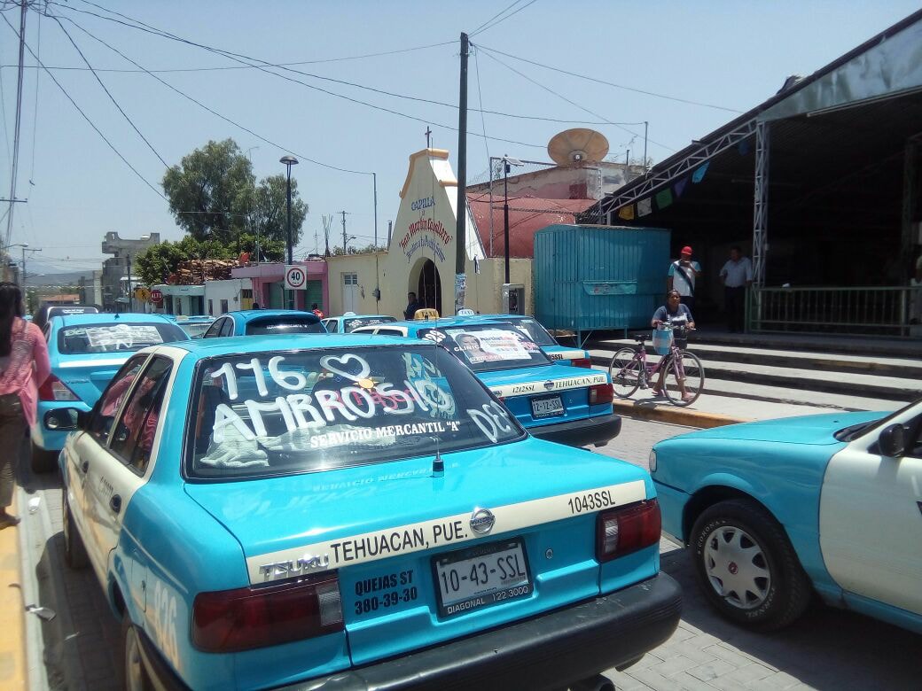 Despiden taxistas a compañero asesinado en Tehuacán